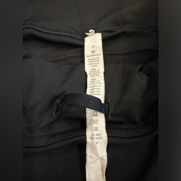 Lululemon black leggings with camo mesh detail - Picture 16 of 16